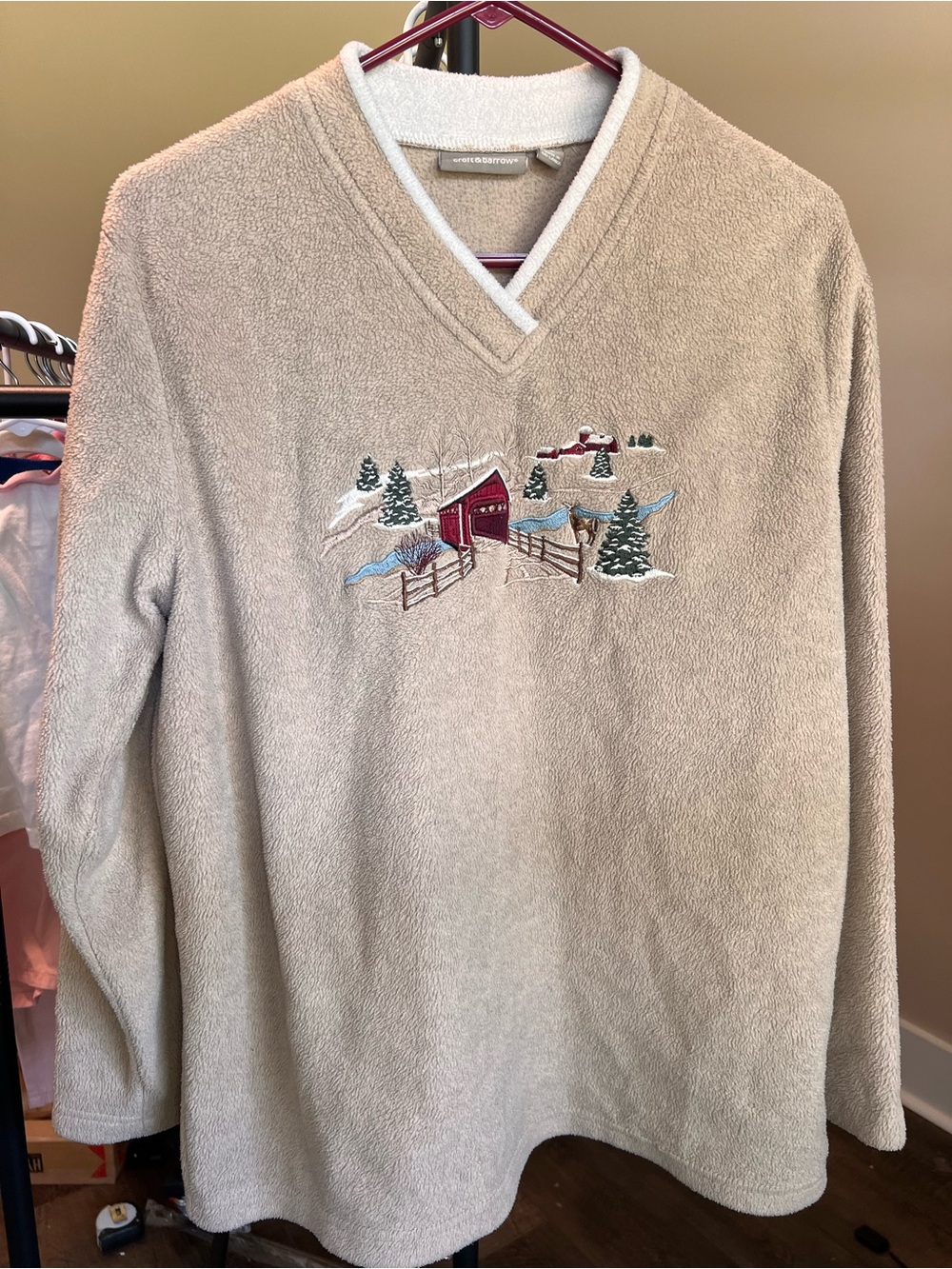 Vintage croft & barrow Beige V-Neck Fleece Pullover with Winter Barn Embroidery